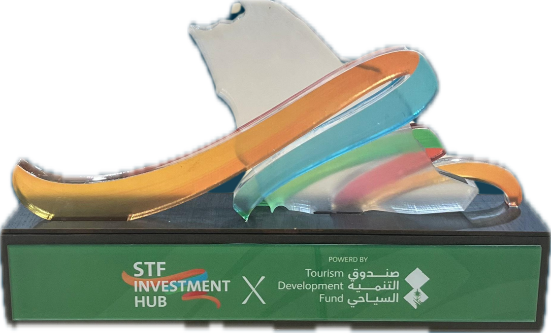 كأس تكريم أفضل شركة مساهمة بالخدمة الاجتماعية — ملتقى السياحة السعودي 2025